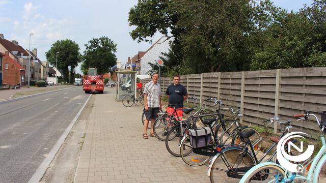 Fietsrekken aan bushalte Turnhoutsebaan