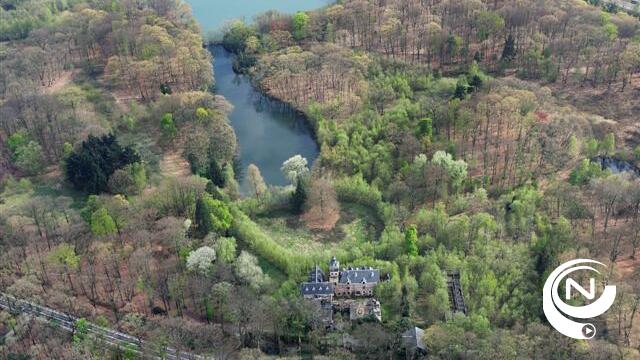 Politie Neteland zet zwemmers uit vijver van 'kasteel' Goorhof
