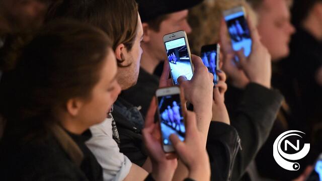 Gsm-verslaving achter het stuur? Oplossingen genoeg