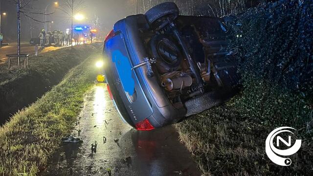 Ongeval Herentalse steenweg : wagen schuift op zijkant over fietspad tegen omheining na botsing, geen gewonden