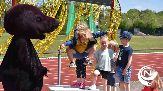 51 sportkampioenen in de bloemetjes gezet tijdens alternatieve huldiging