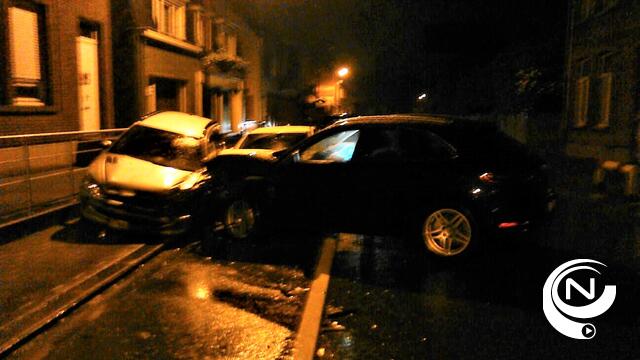 Dronken bestuurder rijdt wagens in de prak en pleegt vluchtmisdrijf 