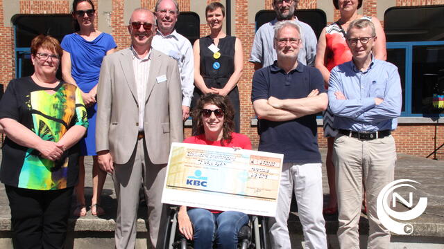 'kOsh' Warmste Weken' schenkt €6.700 aan oudleerling Jolien van 'To Walk Again'