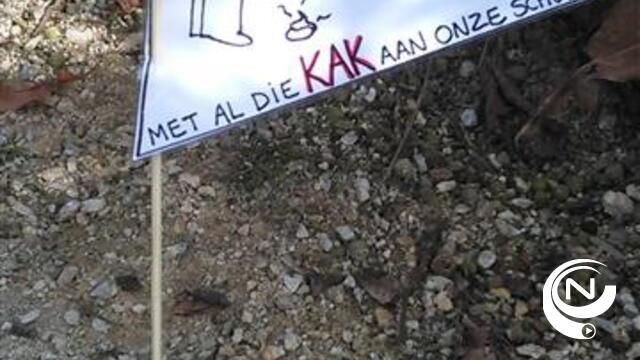 De Kleine Wijzer Olen voert ludieke actie tegen hondenpoep 