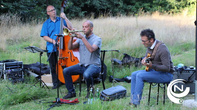 Jazz in de wei Koetshuis Le Paige : knap concert en volzet
