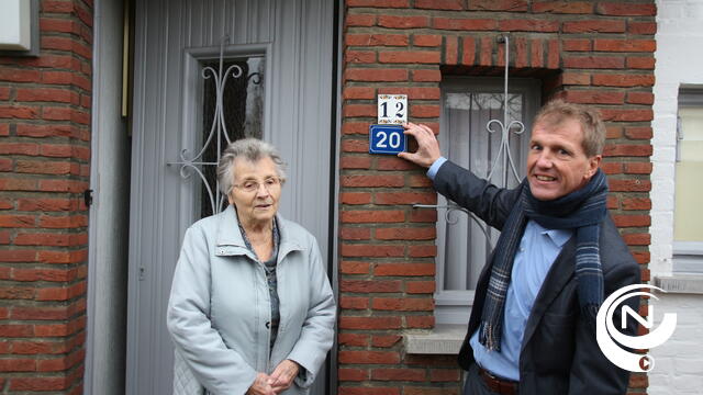 Laatste nummerbordje van hernummeringsproject voor 3.709 woningen 