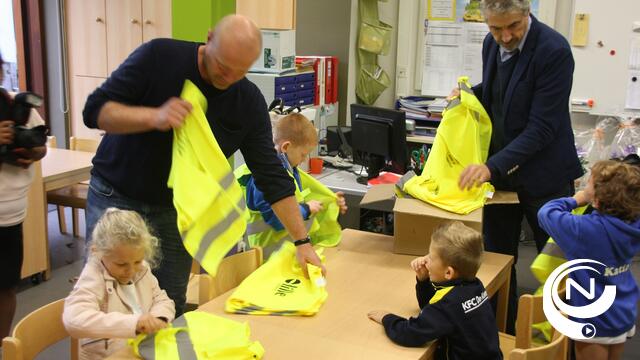 Alle Lilse schoolkinderen kregen fluovestjes 