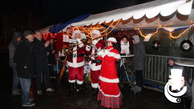 Felle wind, regenvlagen en koude houden meeste mensen thuis van Herentalse kerstmarkt : afgelast
