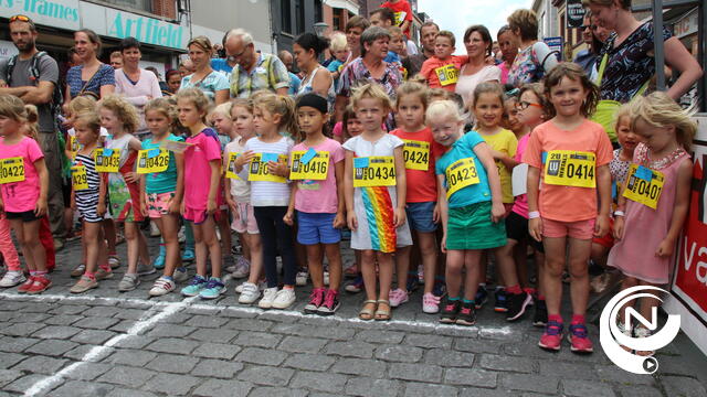 LU 2U van Hertals: jong en oud lopen en dansen omdat het toch zo plezant is 