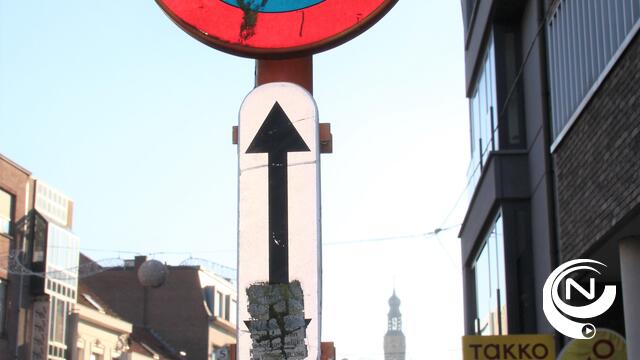 Opinie : 'Onduidelijke en versleten verkeersborden geven fout signaal'