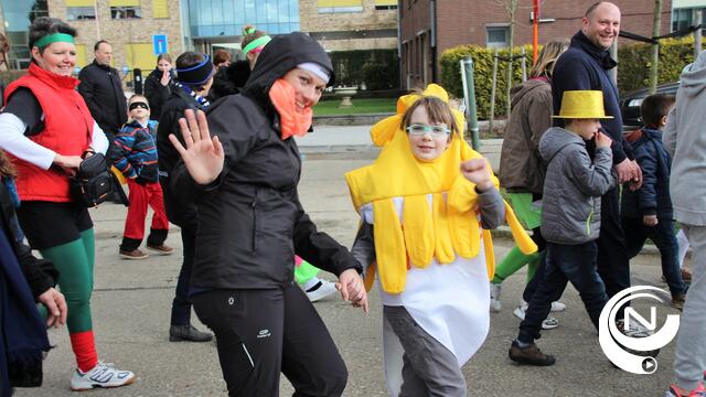 Kleurrijke carnavalstoet basisschool de 3master Menenstraat