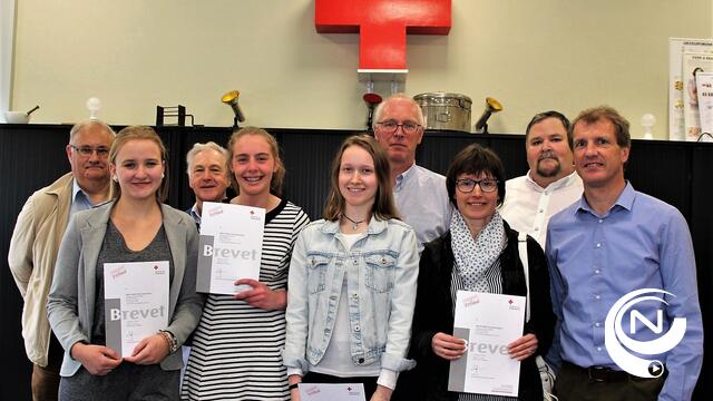 Rode Kruis huldigt afgestudeerden cursus helper