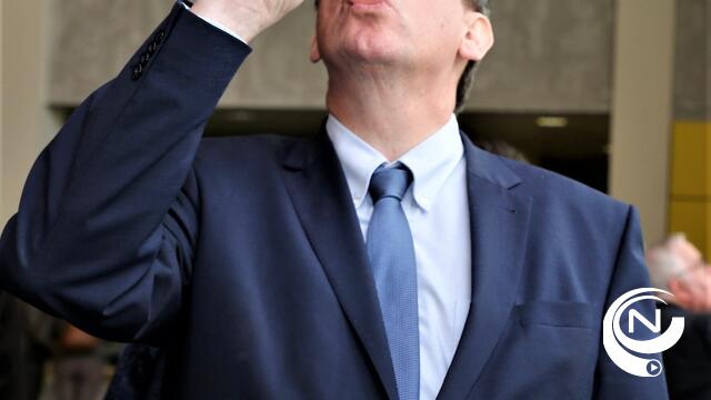 Ook op Vlaamse kabinet Jan Jambon (N-VA) werkte jarenlang medewerker die betaald werd door Bpost
