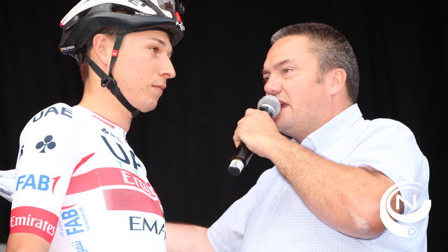 Jasper Philipsen naast Wout van Aert aan de start van HFF na-Tourcriterium Herentals