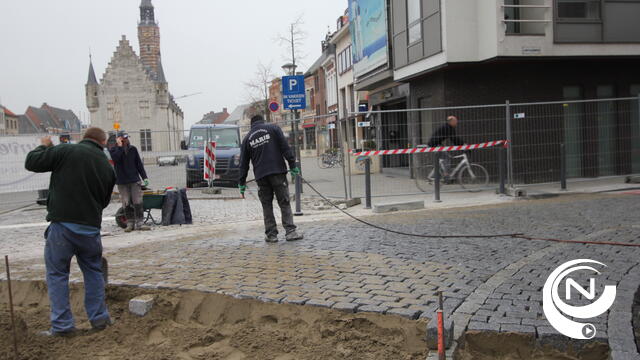 Noordkant Grote Markt : 10 dagen dicht voor vervangen kasseien...  na 13 jaar