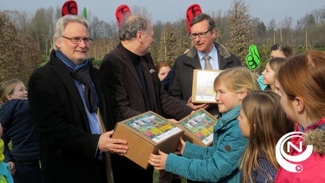 Educatieve spelbox leert kinderen knepen van boomtelersvak