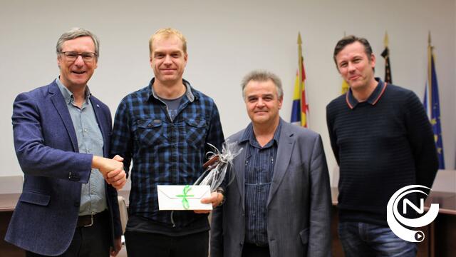 Jan Laenen wereldkampioen surfski in de bloemen