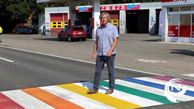 Regenboogzebrapad op Herentalsesteenweg Kasterlee