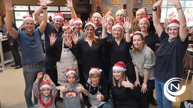 Kerst in De Kloek brengt mensen die het moeilijk hebben samen voor gratis kerstdiner en cadeautjes