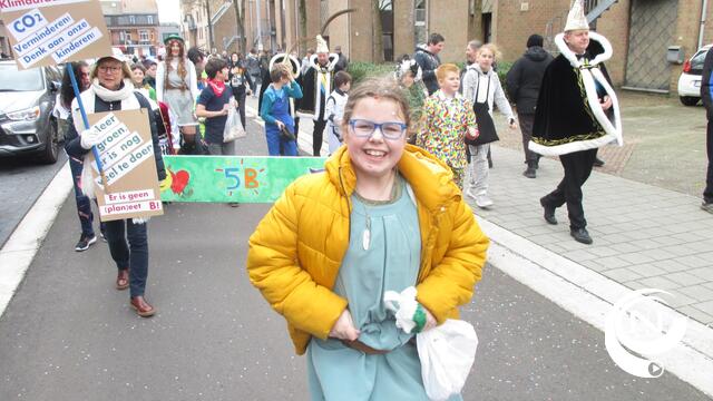 Carnavaloptocht door 3 Herenthoutse scholen :  zo'n 1.000 mensen (groot en klein) op pad