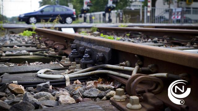 Stadsbestuur gaat officieel protesteren tegen files aan gesloten overwegen station 