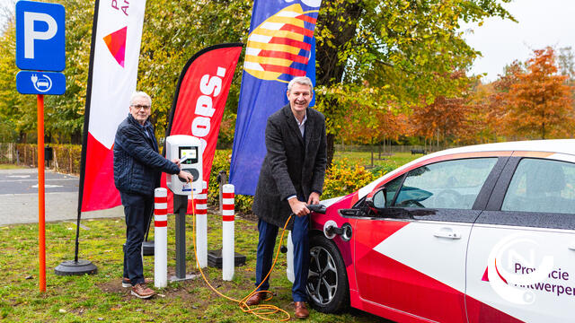 Eerste van 36 laadpalen voor provinciale domeinen beheerd door Q8 electric op parking Kasteel d’Ursel