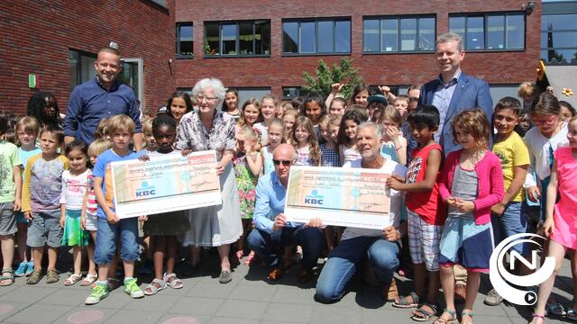 (W)Onderwijs schenkt 2 cheques aan goede doelen : 'Actie Nepal' en 'De Dorpel'