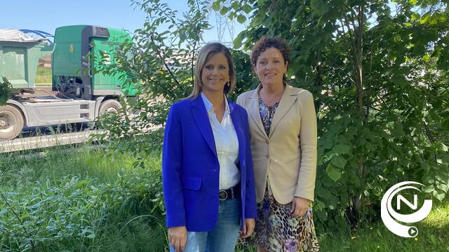 Burgemeester Marianne Verhaert en Vlaams minister Lydia Peeters  aan de E313 Bouwel.