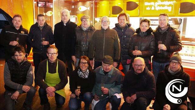 Verdienstelijke marktkramers in de bloemetjes 