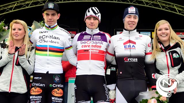 Van der Poel maatje te sterk voor Van Aert in Superprestige Middelkerke