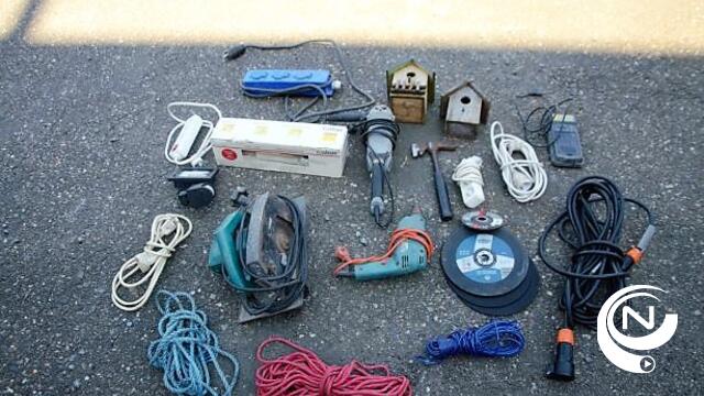 Politie Neteland arresteert verdachte (39) van diefstallen in wijk De Molekens - foto's buit