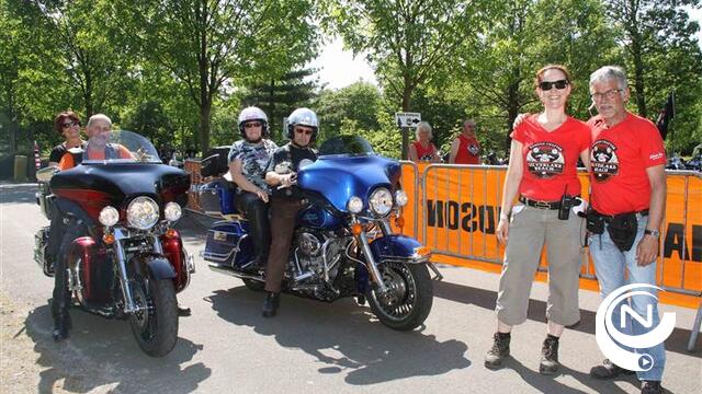 Meer dan 2.000 motorrijders palmen Zilvermeer in Mol in 