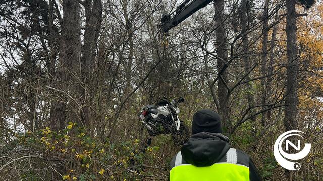 Motorrijder crasht in berm op afrit E313 Herentals-Industrie : gewond naar ziekenhuis  - extra foto's