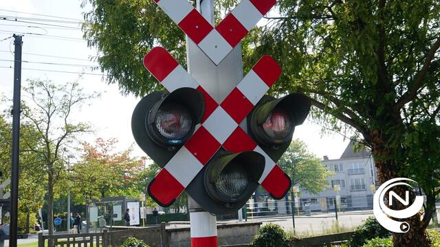 Onderhoud aan spoorwegovergang Lichtaartseweg