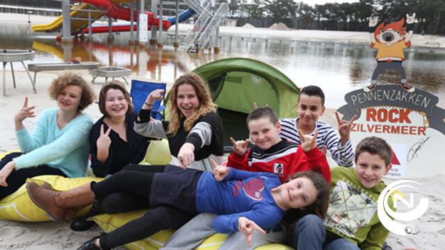 Regi en Dj Wout battlen op Pennenzakkenrock