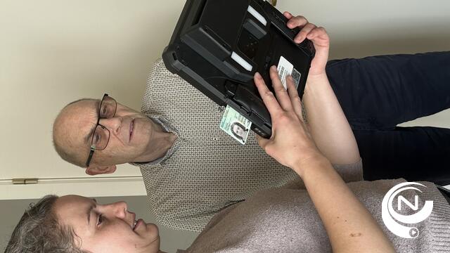 Olen brengt identiteitskaart aan huis bij minder mobiele inwoners
