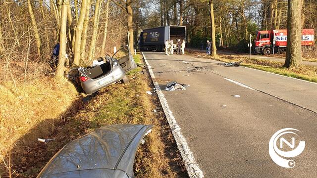 Frontale botsing op Herentalsesteenweg (N123) Lichtaart : 1 zwaargewonde (60)