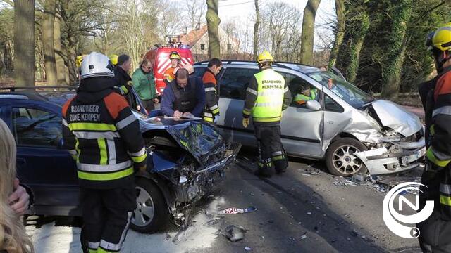 2 zwaargewonden bij frontale botsing op Lichtaartseweg Herentals