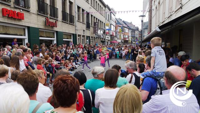 Braderij Herentals start met veel zon en massa koopjesjagers 