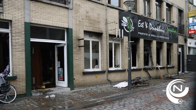 Uitgebrand Gildenhuis  zorgt voor wateroverlast nabijgelegen krantenwinkel