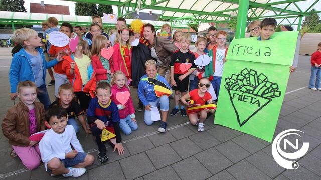 Juf Frieda feestelijk uitgewuifd