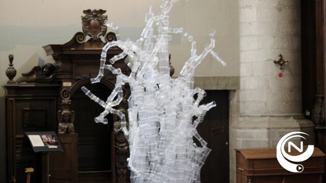 Markante 'Werken van Barmhartigheid' van studenten Academie Beeldende Kunst in Sint- Waldetrudiskerk 
