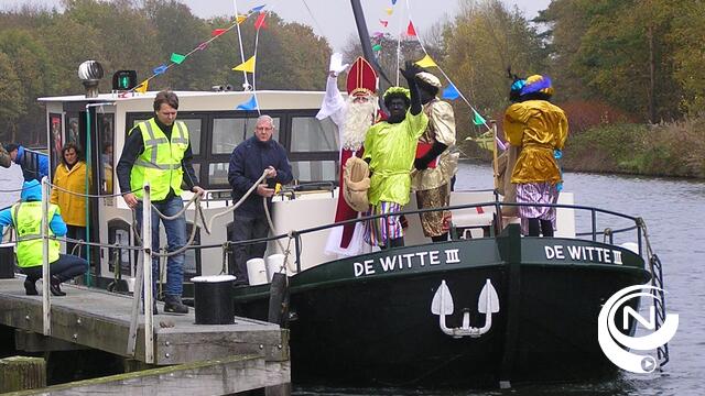 Sinterklaas begroet honderden brave kinderen  - extra foto's