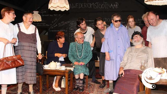 Theatergeschiedenis in kamertheaterzaal 't Hof : 'Twee Oude Vrouwtjes'