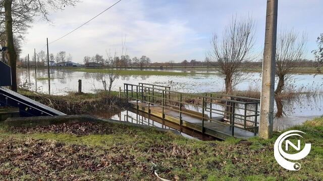 Dijkbreuk Larumse loop door hoge waterstand Kleine Nete