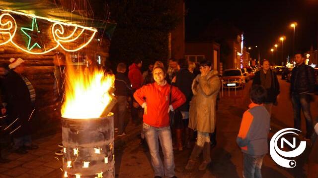Kerststallen in Neteland : Kolveniersstraat sprankelt