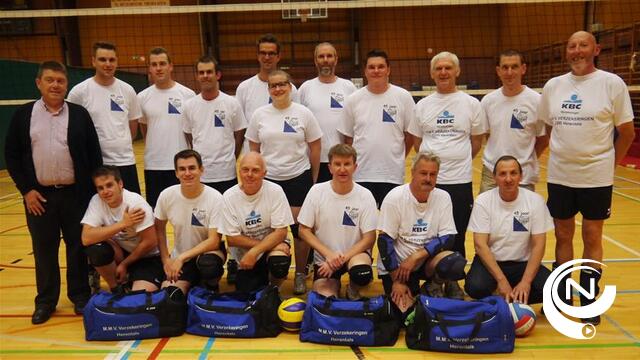 Nieuwe KBC-outfit voor volleybalteam Blijf-Fit