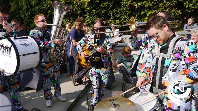 Massa geniet van openingsfeest cc 't Schaliken 