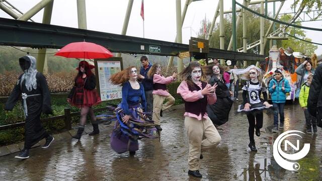 Massa griezelfans voor Halloween Nocturne in Bobbejaanland
