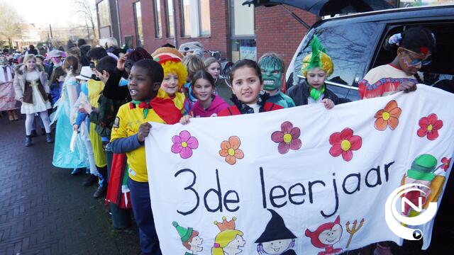 Knotsgekke carnavalstoet (W)Onderwijs in centrumstraten - videos HD